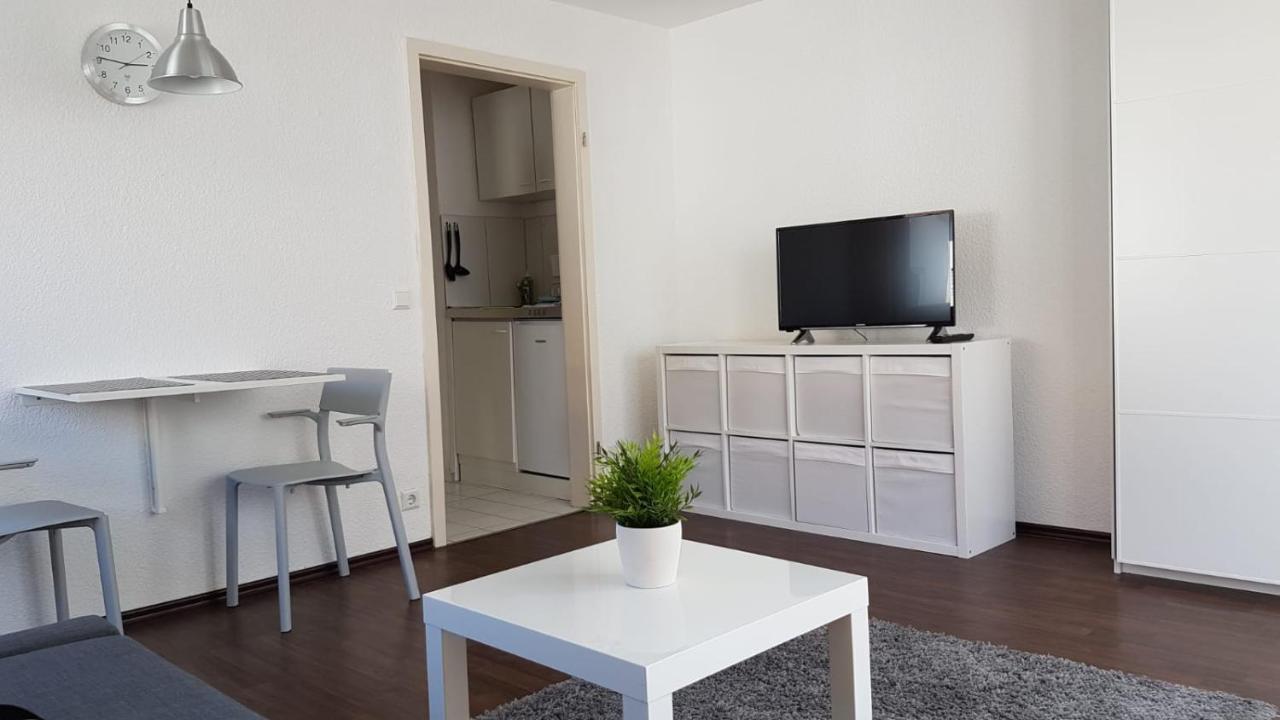 Ferien- und Businessapartment: Modern mit WLAN und Zentrumsnahe Lage Renningen Exterior photo